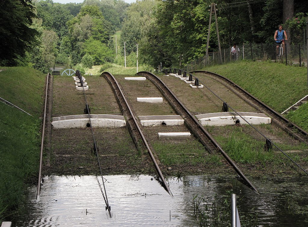 2012-07-02_13-18-34_IMG_x27040_cr.jpg -                                