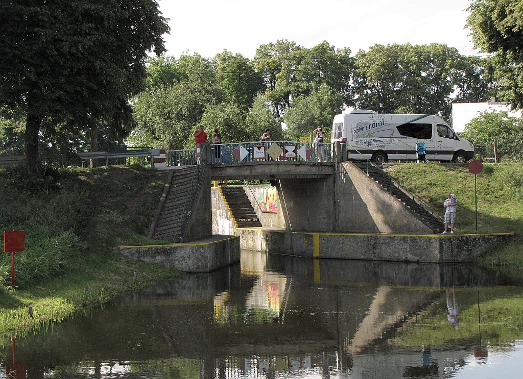 2012-07-02_16-32-01_IMG_x27121_cr.jpg -                                