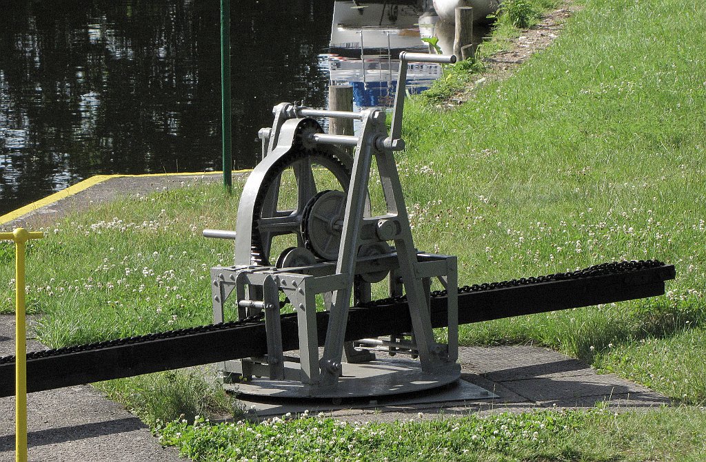 2012-07-02_16-39-15_IMG_x27140_cr.jpg -                                